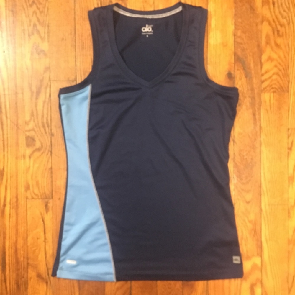 Alo CoolFit Tank in Baby blue/Navy. Size Small